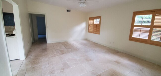 Building Photo - 1423 Oneco Ave