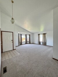 Building Photo - Terraced Estates 3br, 2ba, Dbl garage, Central air