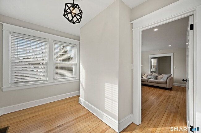 Building Photo - 218 Park St