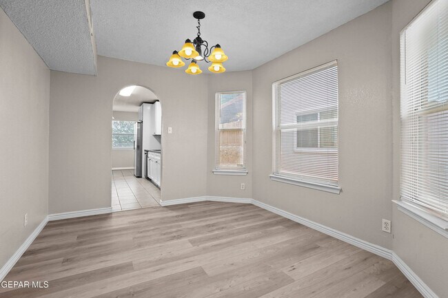 Building Photo - 13713 Paseo del Mar Dr