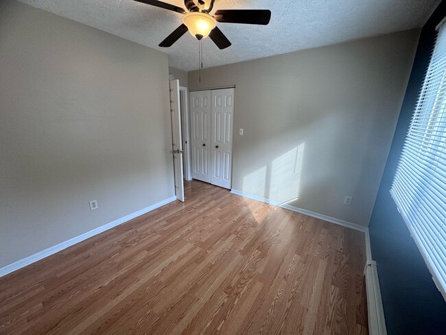 Building Photo - 3 BEDROOM CONDO WITH A 1 CAR GARAGE AND INCLUDES UTILITIES!