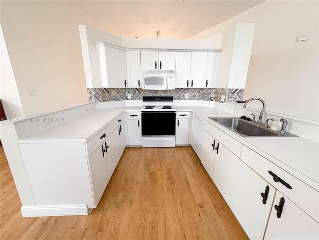 Building Photo - 9080 Villa Portofino Cir