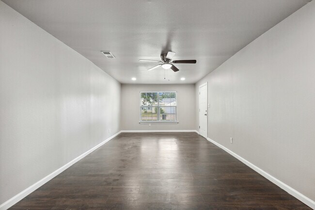 Building Photo - 4016 Winfield Ave