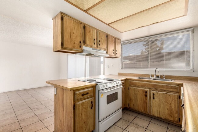 Building Photo - 5742 N 43rd Dr
