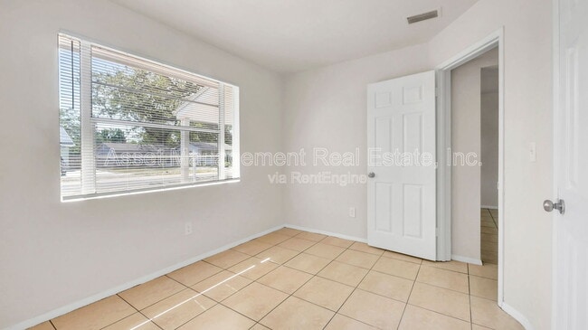 Building Photo - 1711 45th St S