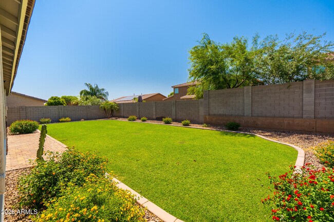 Building Photo - 18445 W Saguaro Ln