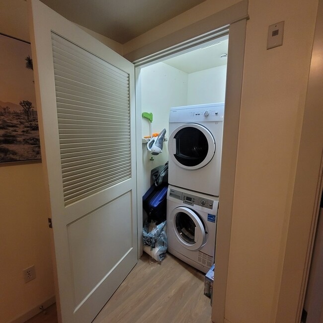 Building Photo - 2012 Minor Ave E