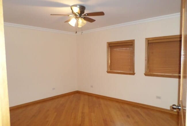 Building Photo - 183 E River Rd