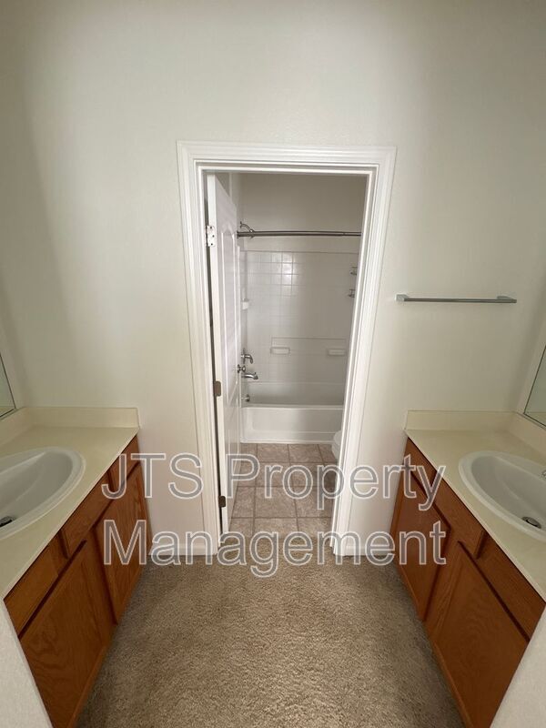 Building Photo - 1576 Morning Glory Ln