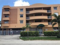 Building Photo - 2441 SW 31st Ave