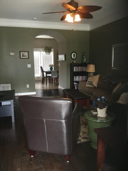 Living Room - 2015B Beech Avenue