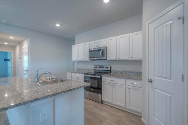 Building Photo - 204 Rockbridge Dr