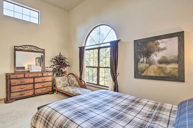 Building Photo - 1131 Pine Ridge Rd