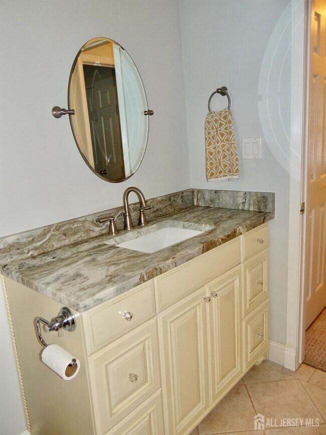 Building Photo - 514 Leawood Ave