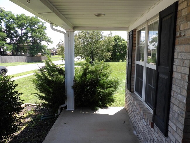 Building Photo - 123 Serena Way