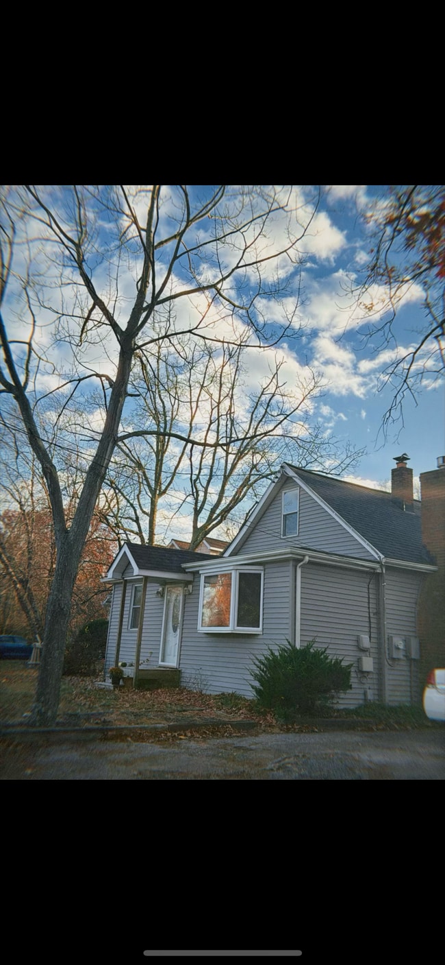 Building Photo - 952 Magothy Ave