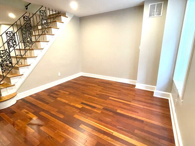 Building Photo - 4680 Umbria St