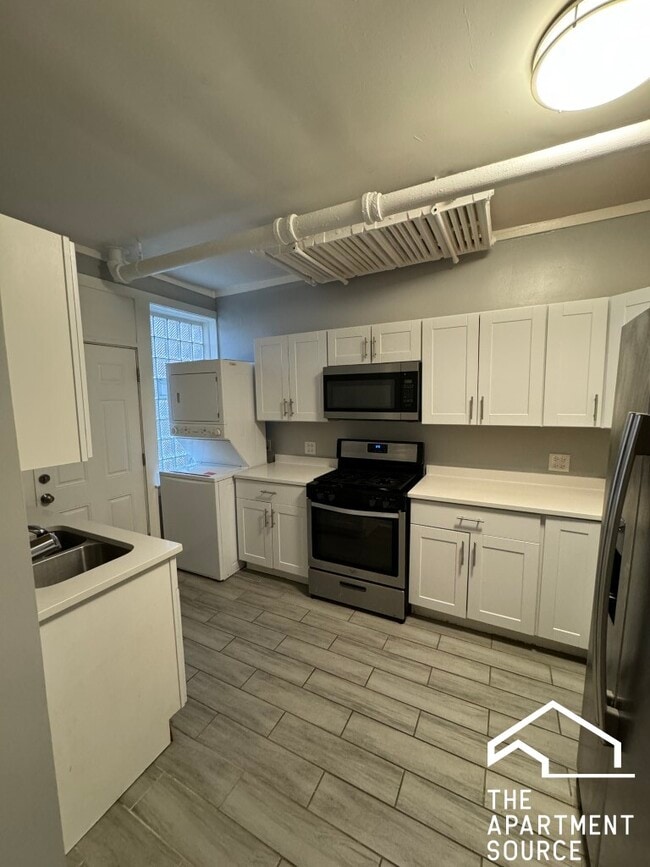 Building Photo - 2838 W Addison St