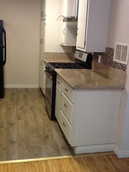 Building Photo - 311 N Westlake Ave