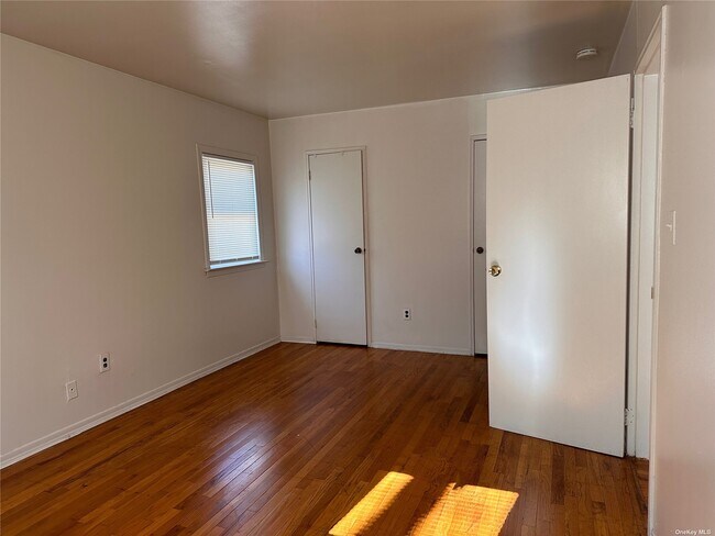 Building Photo - 133 Dubois Ave