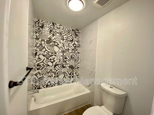 Building Photo - 766 N 2720 E