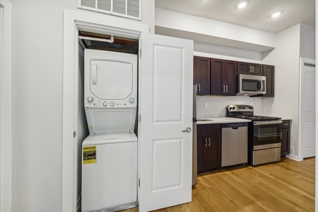 Building Photo - 4300 Chestnut St