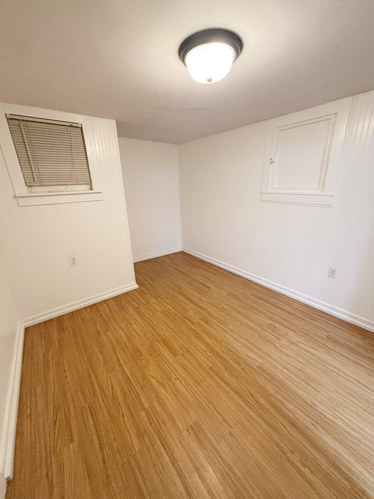 Building Photo - 310 SE Spring St