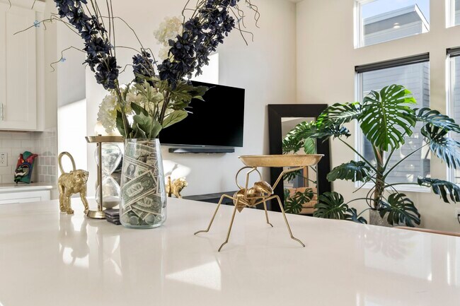 Building Photo - 2210 Lou Ellen Ln