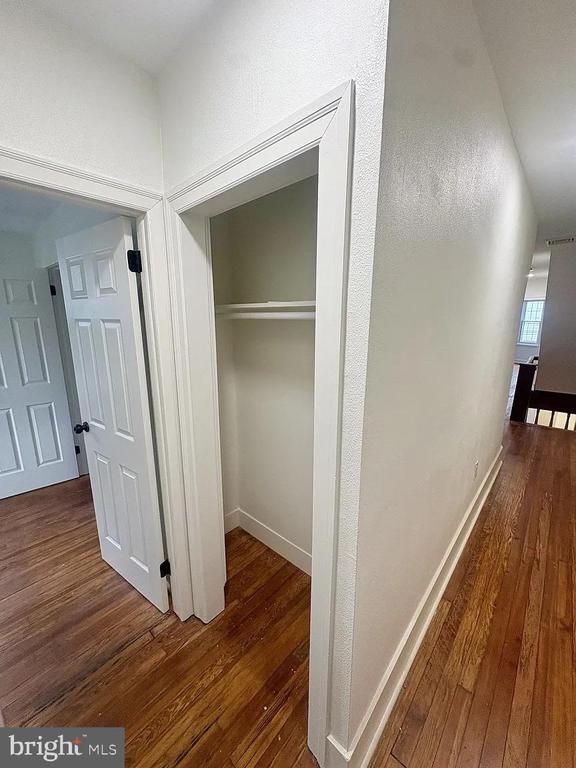 Building Photo - 4462 E Thompson St