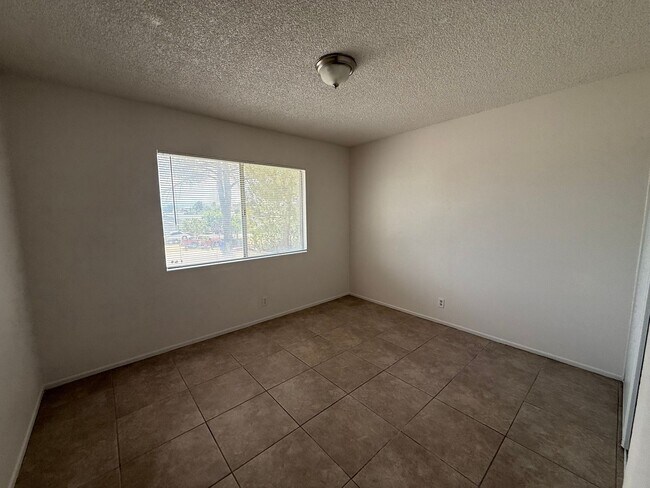 Building Photo - Victorville - 3 Bedrooms, 2 Bathrooms, New Paint, New Blinds, Tile Floors
