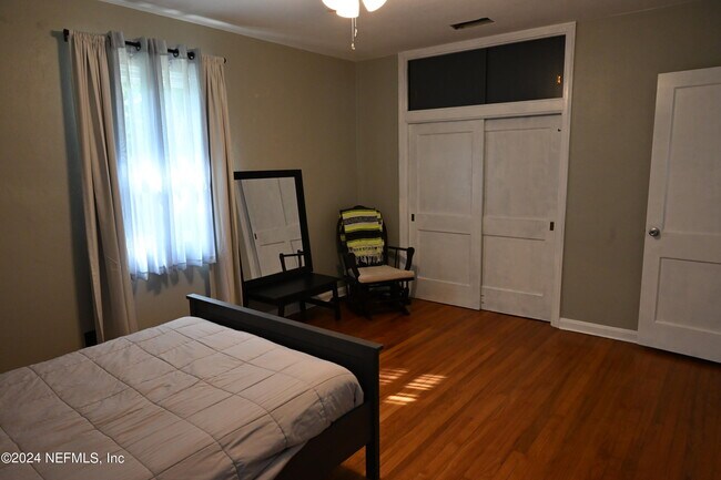 Building Photo - 5054 Pirates Cove Rd