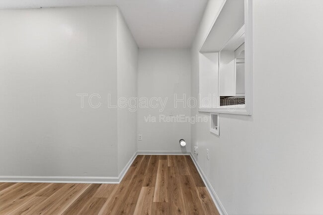 Building Photo - 90 Needham St
