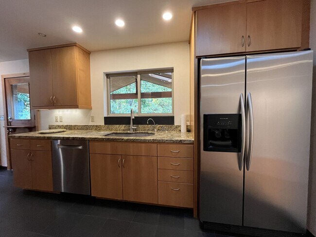 Building Photo - Charming Portland Retreat with Lush Garden, Forest Backdrop & Stylish Updates — Steps to OHSU