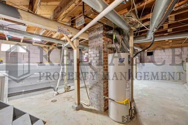 Building Photo - 621 S Green St