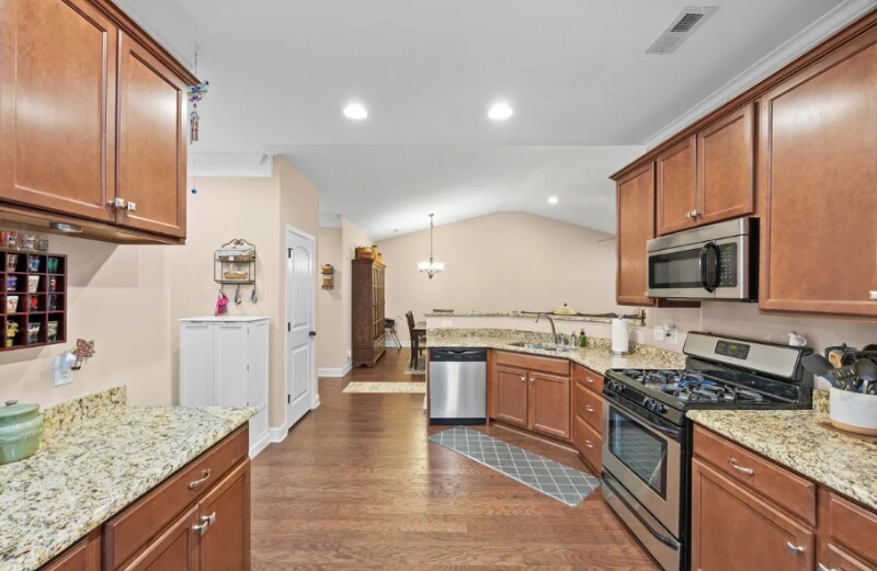 Building Photo - 6125 E McMillan Creek Dr