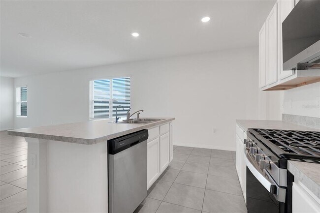 Building Photo - 3881 Brant Pl