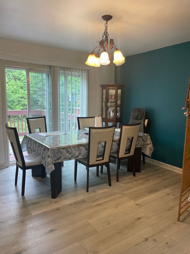 Building Photo - 3 Bedroom Townhome in Mechanicsburg