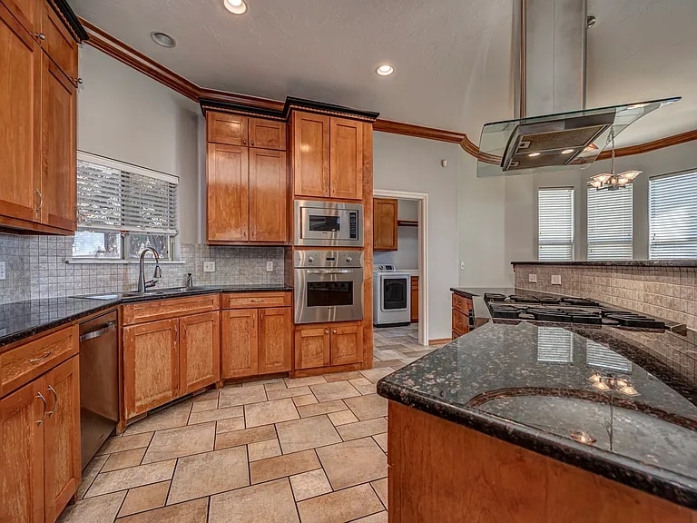 Building Photo - 204 S Riverside Dr