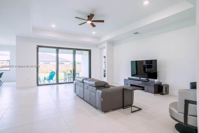 Building Photo - 30707 SW 193rd Ave