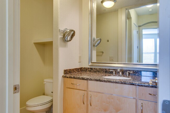 Building Photo - 2-Bed/2-Bath in Green Hills/Belmont/Vanderbilt