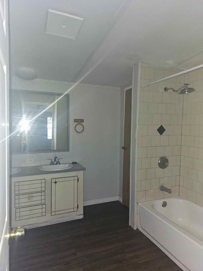 Building Photo - 3/2 Mobile Home with fenced yard DO NOT AP...