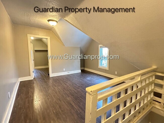 Building Photo - Kenwood Apartment, Private Entry, Parking, Pets Welcome, Video Walk Through