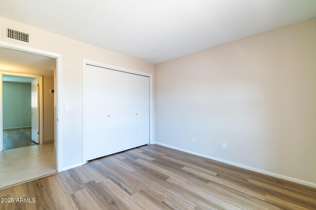 Building Photo - 2847 E Acoma Dr