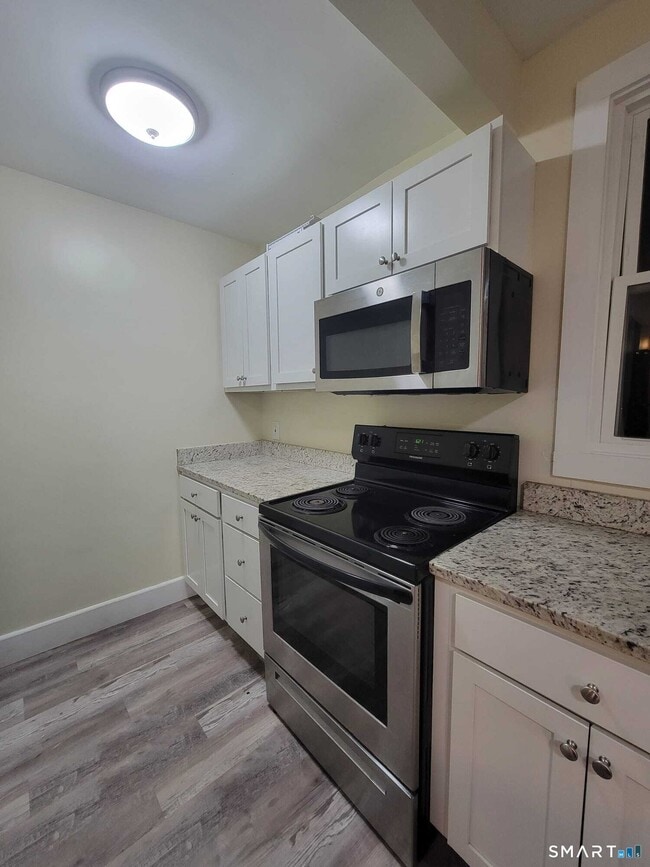 Building Photo - 564 High St