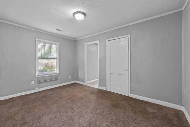 Building Photo - 3066 Redbud Rd