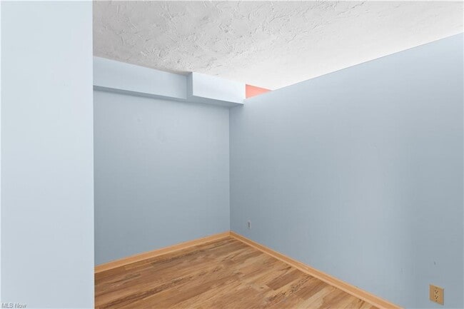 Building Photo - 1444 W 10th St