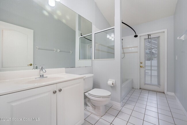 Building Photo - 776 Carriage Hill Rd
