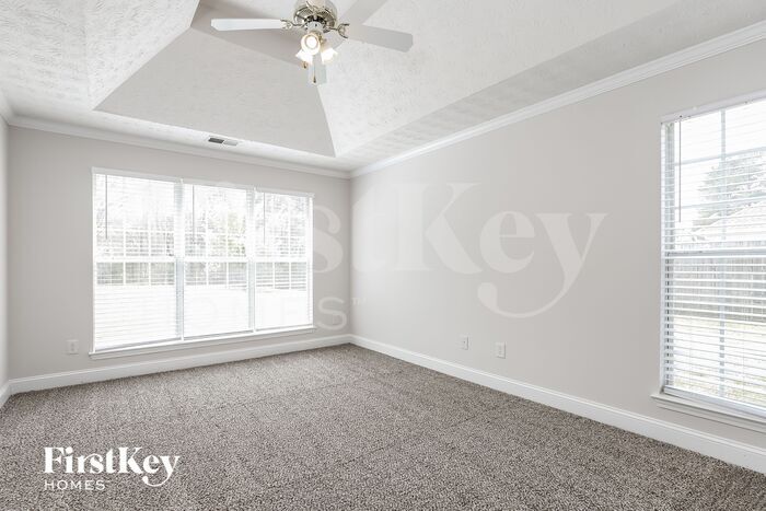 Building Photo - 807 Lazy Ln