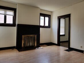 Building Photo - ***AUGUST 2027*** 5 Bed 3 Bath House Downtown