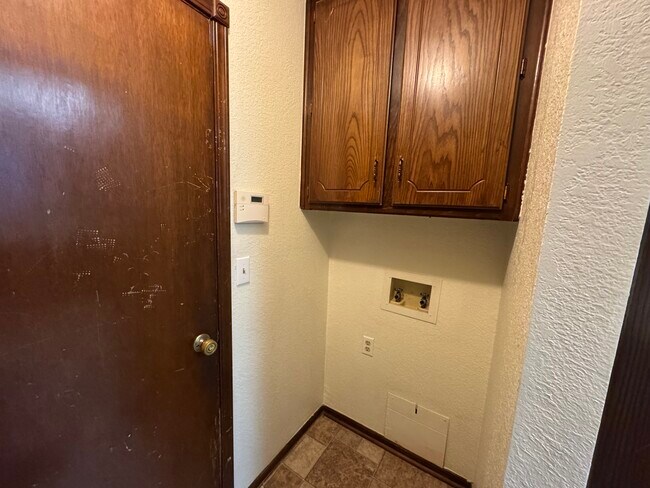 Building Photo - 8413 Woodfield St